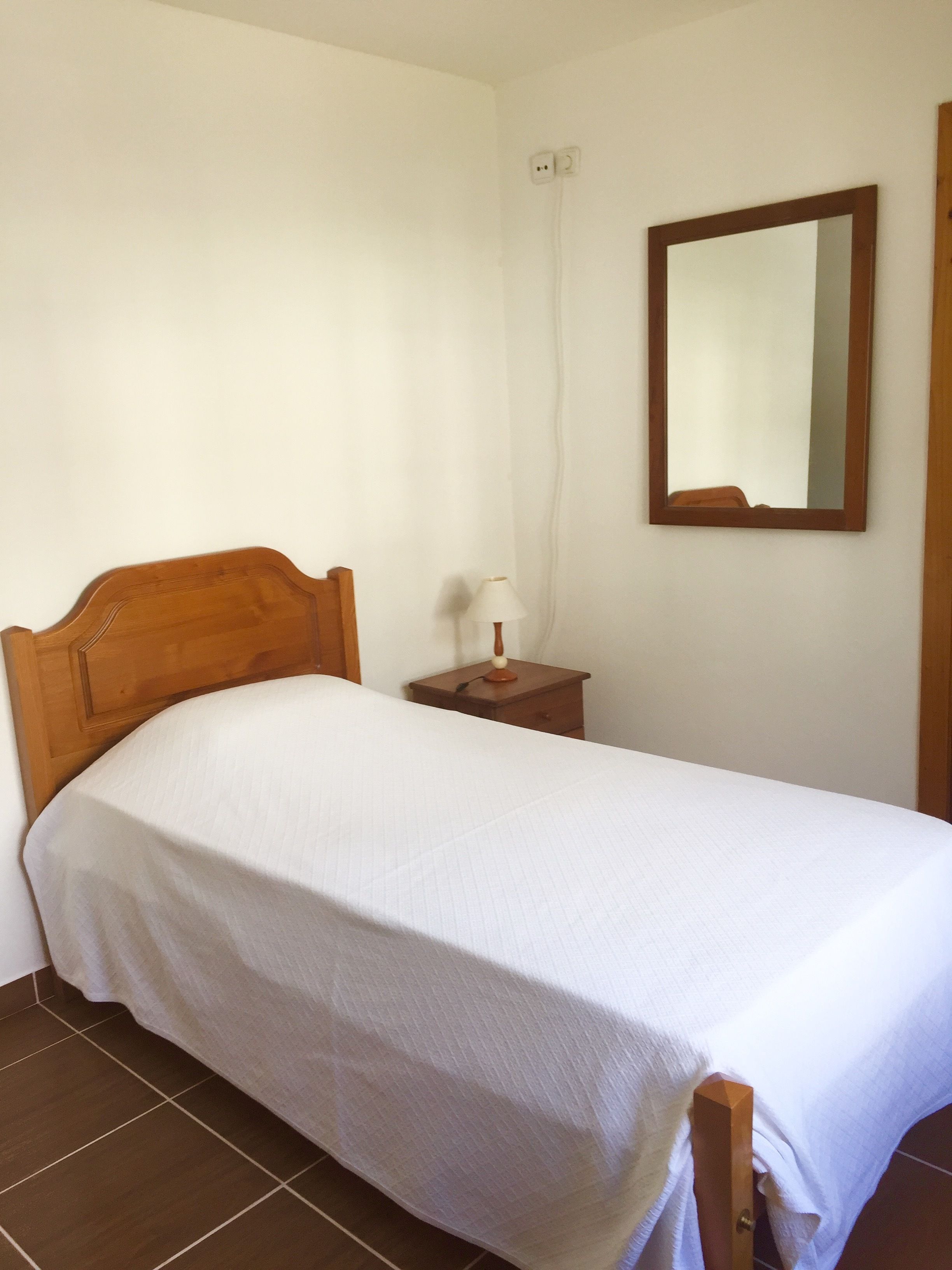 single room | blackout curtains, bed sheets