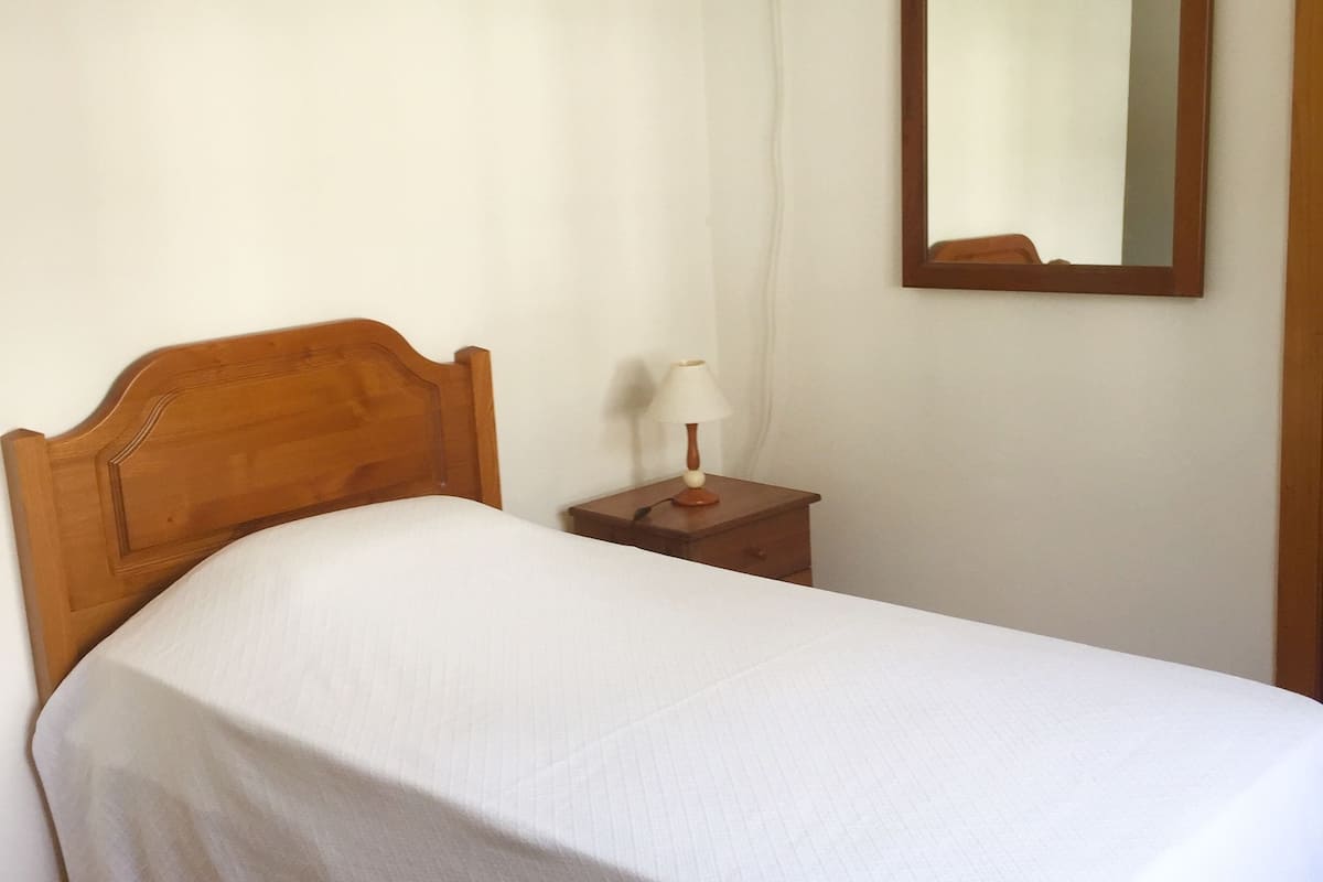 single room | blackout curtains, bed sheets