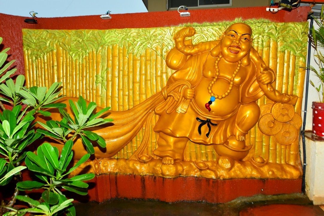 Breakfast, lunch and dinner served