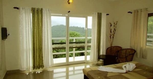 Family Shared Dormitory, 1 Bedroom, Balcony | Living room