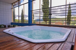 Tina de hidromasaje interior