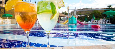 Bar à beira da piscina