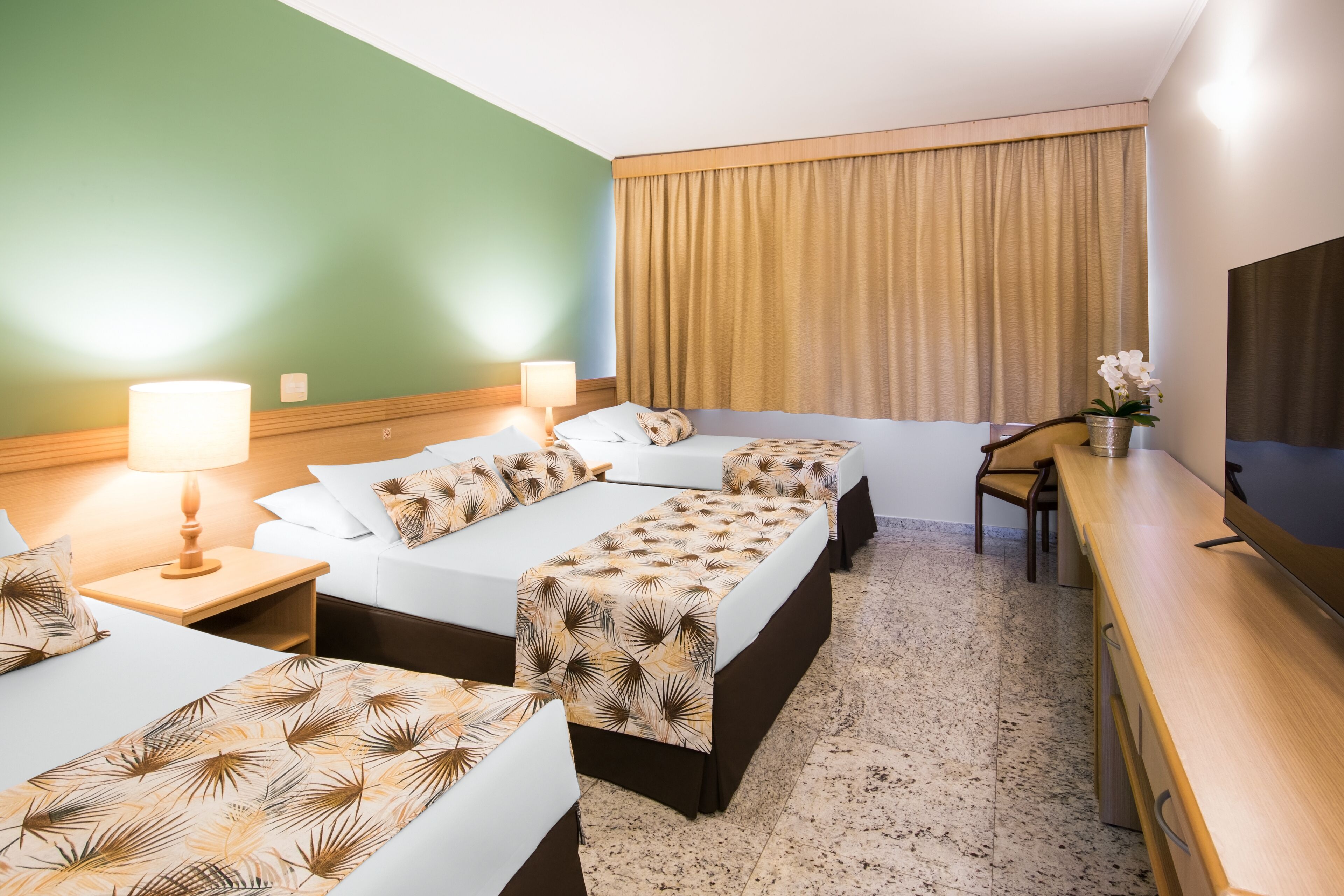 family room | 1 bedroom, in-room safe, free wifi, bed sheets