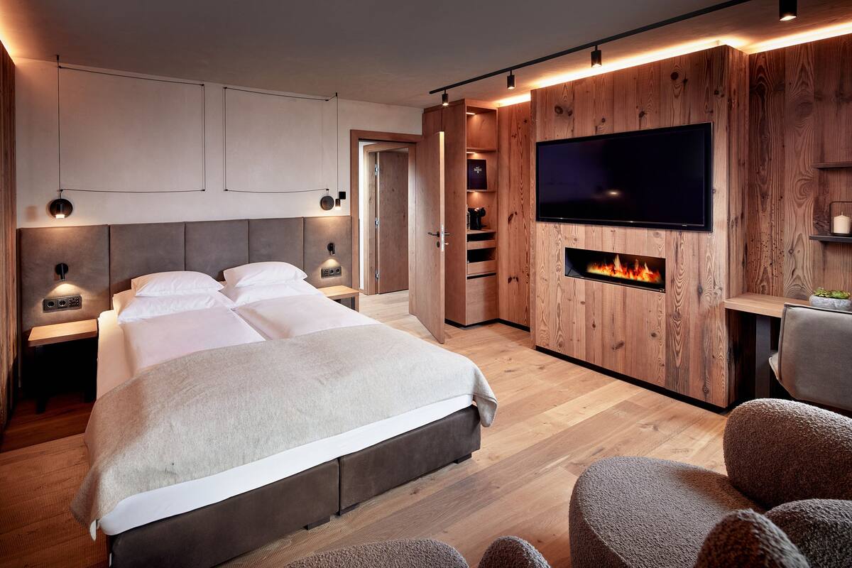 Alm-Suite Brennerspitz | In-room safe, blackout curtains, soundproofing, free WiFi