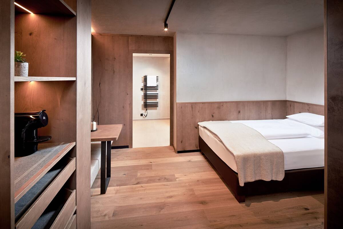 single room without balcony | In-room safe, blackout curtains, soundproofing, free WiFi