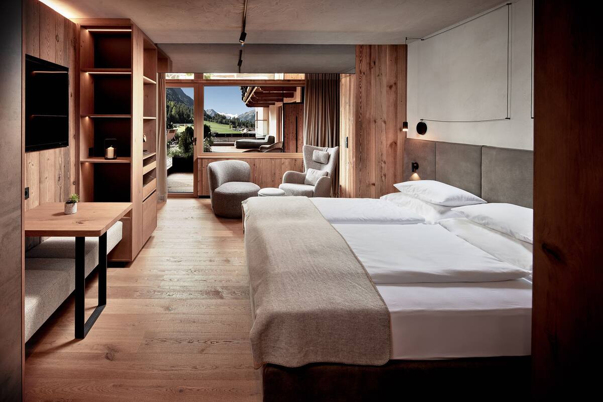 Double Room Edelweiss Alpin Style with Mountain View | In-room safe, blackout curtains, soundproofing, free WiFi