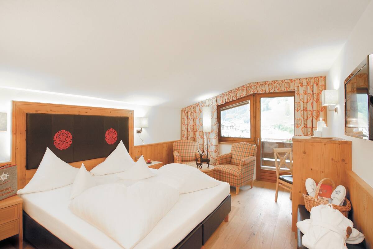 Double room panoramic view with sloping ceiling | In-room safe, blackout curtains, soundproofing, free WiFi