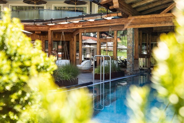 Indoor pool, outdoor pool, pool umbrellas - Vitalhotel Edelweiss (Neustift Im Stubaital)