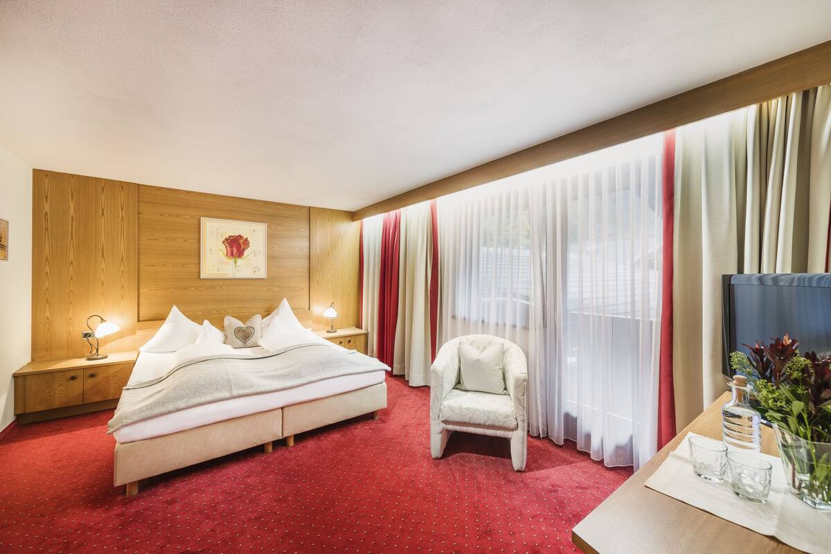 Attic room with balcony | In-room safe, blackout curtains, soundproofing, free WiFi