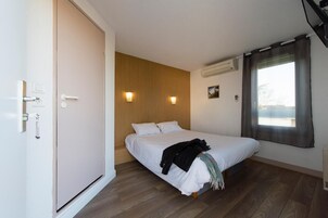 Ropa de cama de alta calidad, escritorio y sistema de insonorización 