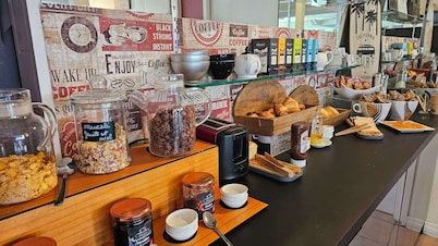 Brit Hotel Essentiel Pau Lescar