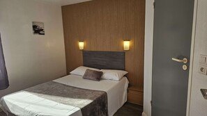 Sängtillbehör av högsta kvalitet, skrivbord och ljudisolering