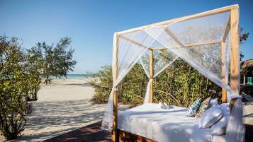 Free minibar, in-room safe, desk, blackout drapes