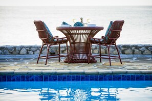 Poolside bar
