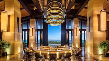 3 restaurants, breakfast, lunch, dinner served; international cuisine