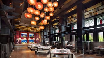 3 restaurants, spécialités Cuisine internationale