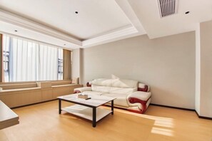 Minibar, in-room safe, alarm clocks - Yiaihu Hotel (Huanggang)