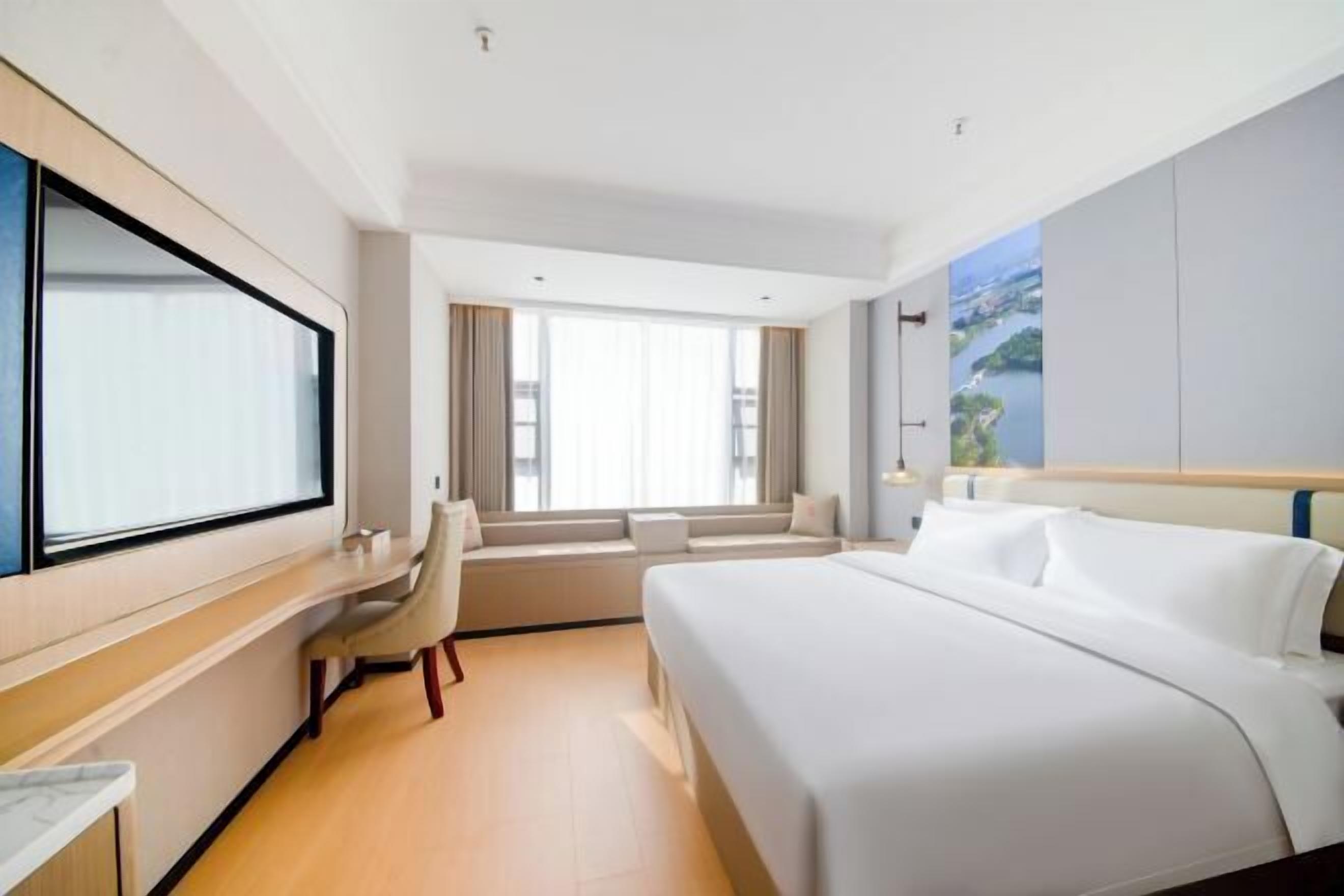 Minibar, caixa forta a l'habitació i despertador 