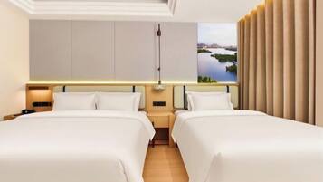 Frigobar, cofres nos quartos, despertadores