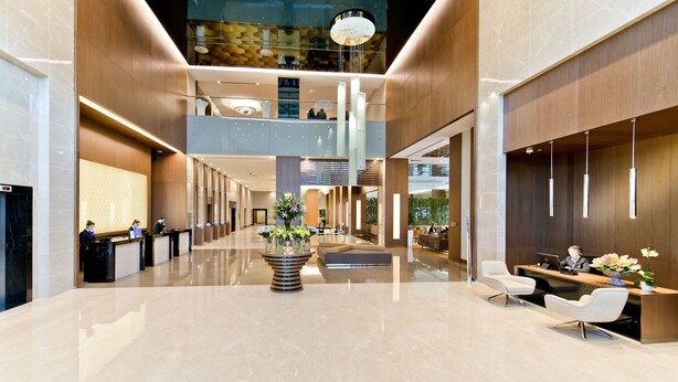 A spacious lobby with a reception desk, seating area, and a large decorative vase with flowers. - Radisson Blu Hotel, Kayseri (Kayseri)