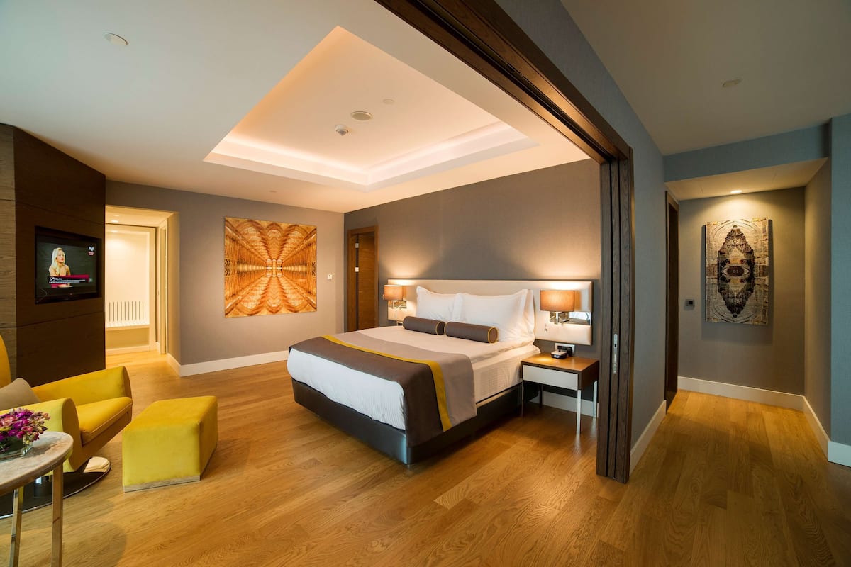 1 bedroom, in-room safe, desk, laptop workspace