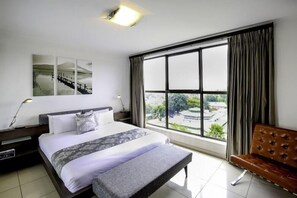 Minibar, in-room safe, Internet - The Nicol Hotel (Johannesburg)