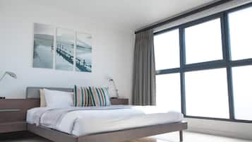 Minibar, in-room safe, Internet