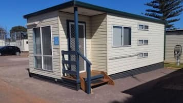 Standard 1 Bedroom Cabin - Pet Friendly | Terrace/patio