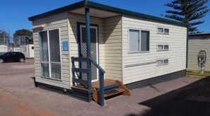 Standard 1 Bedroom Cabin - Pet Friendly | Terrace/patio