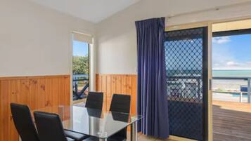 Deluxe 2 Bedroom Cabin - Sleeps 6 | Beach/ocean view