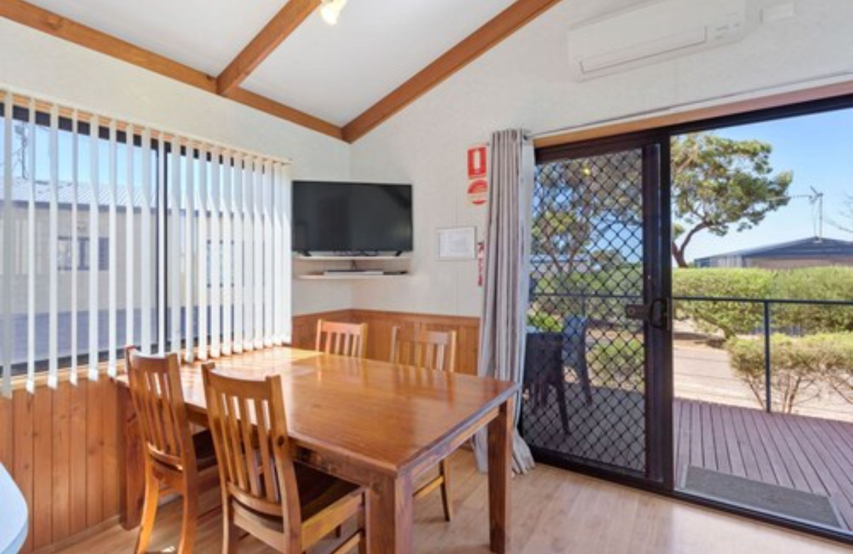 Superior 2 Bedroom Cabin - Sleeps 6 | In-room dining