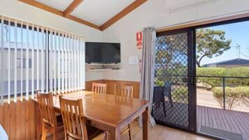 Stuga Superior - 2 sovrum (Sleeps 6) | Matservice på rummet