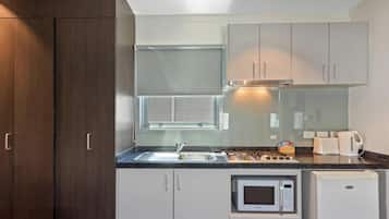 Superior Studio Cabin - Sleeps 2 | Private kitchen | Fridge, microwave, coffee/tea maker, cookware/dishes/utensils