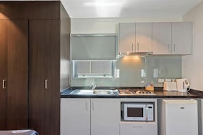 Superior Studio Cabin - Sleeps 2 | Private kitchen