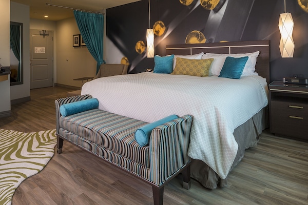 1 bedroom, Egyptian cotton sheets, premium bedding, in-room safe