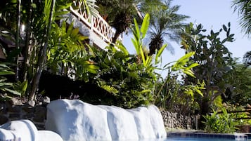 室外游泳池,日光浴躺椅