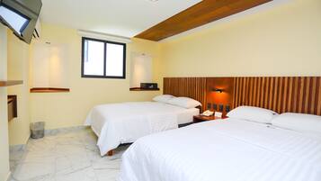 Chambre Double Deluxe | Literie de qualité supérieure, fer et planche à repasser, draps fournis