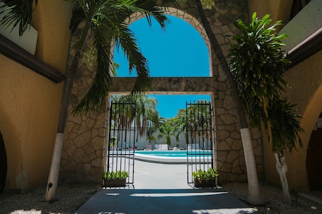Garden. Hotel Parador Cancun