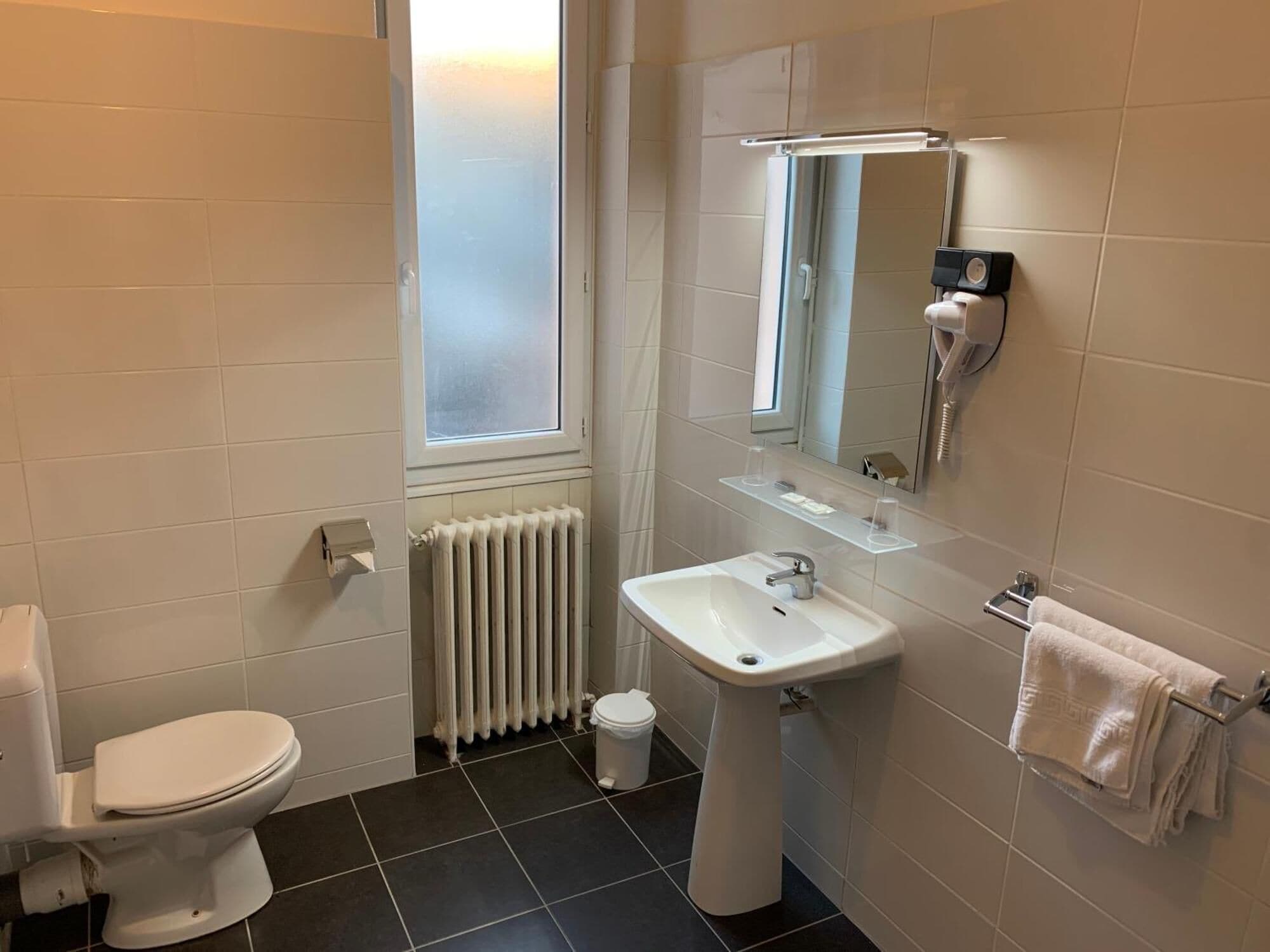 Standard Triple Room, Private Bathroom | Bathroom