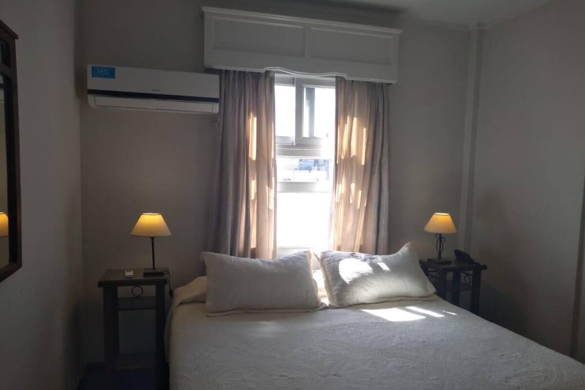 Premium bedding, in-room safe, WiFi (free), bed sheets