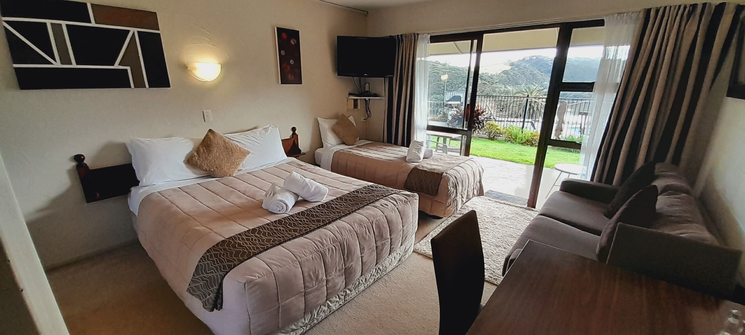 Iron/ironing board, free WiFi, bed sheets