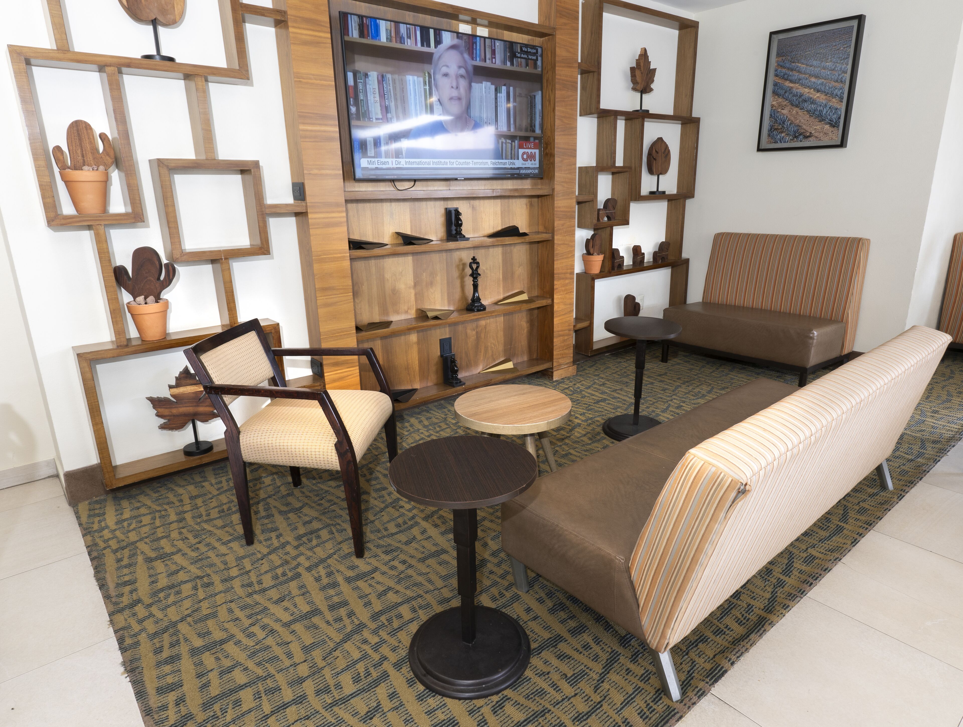 32-inch lcd tv with cable channels, tv, pay films