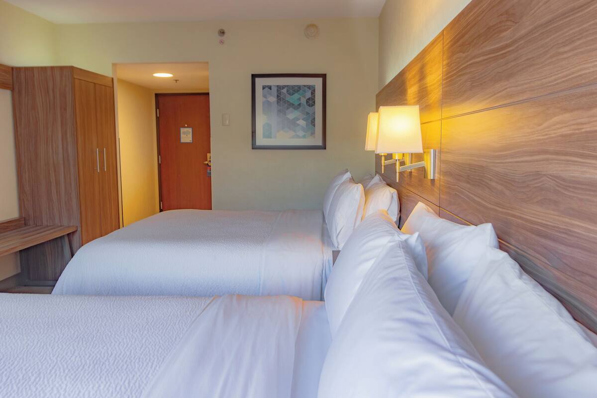 Standard Room, 2 Single Beds, Tower (Blue Tower) | Desk, blackout curtains, iron/ironing board, free WiFi