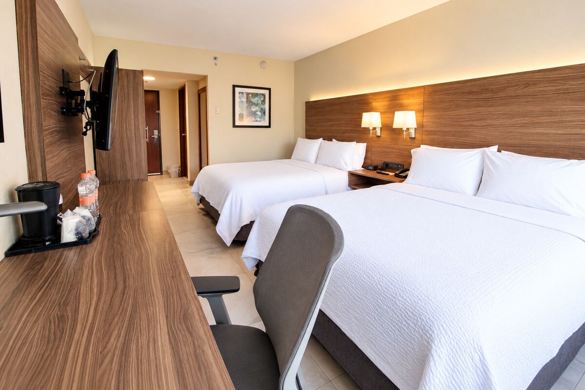 Standard Room, 2 Twin Beds, Tower (Blue Tower) | Desk, blackout drapes, iron/ironing board, WiFi (free)