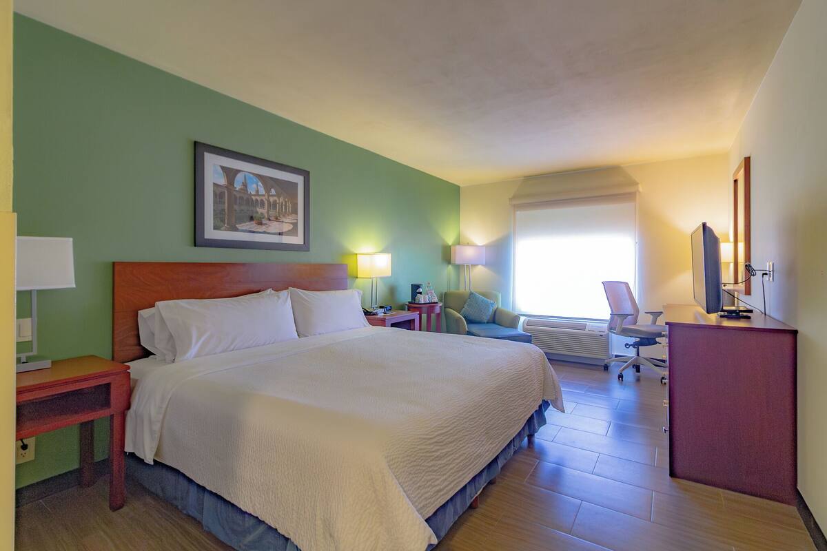 Standard Room | Desk, blackout curtains, iron/ironing board, free WiFi