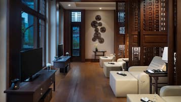 Body treatments, hydrotherapy, aromatherapy, hot stone massages