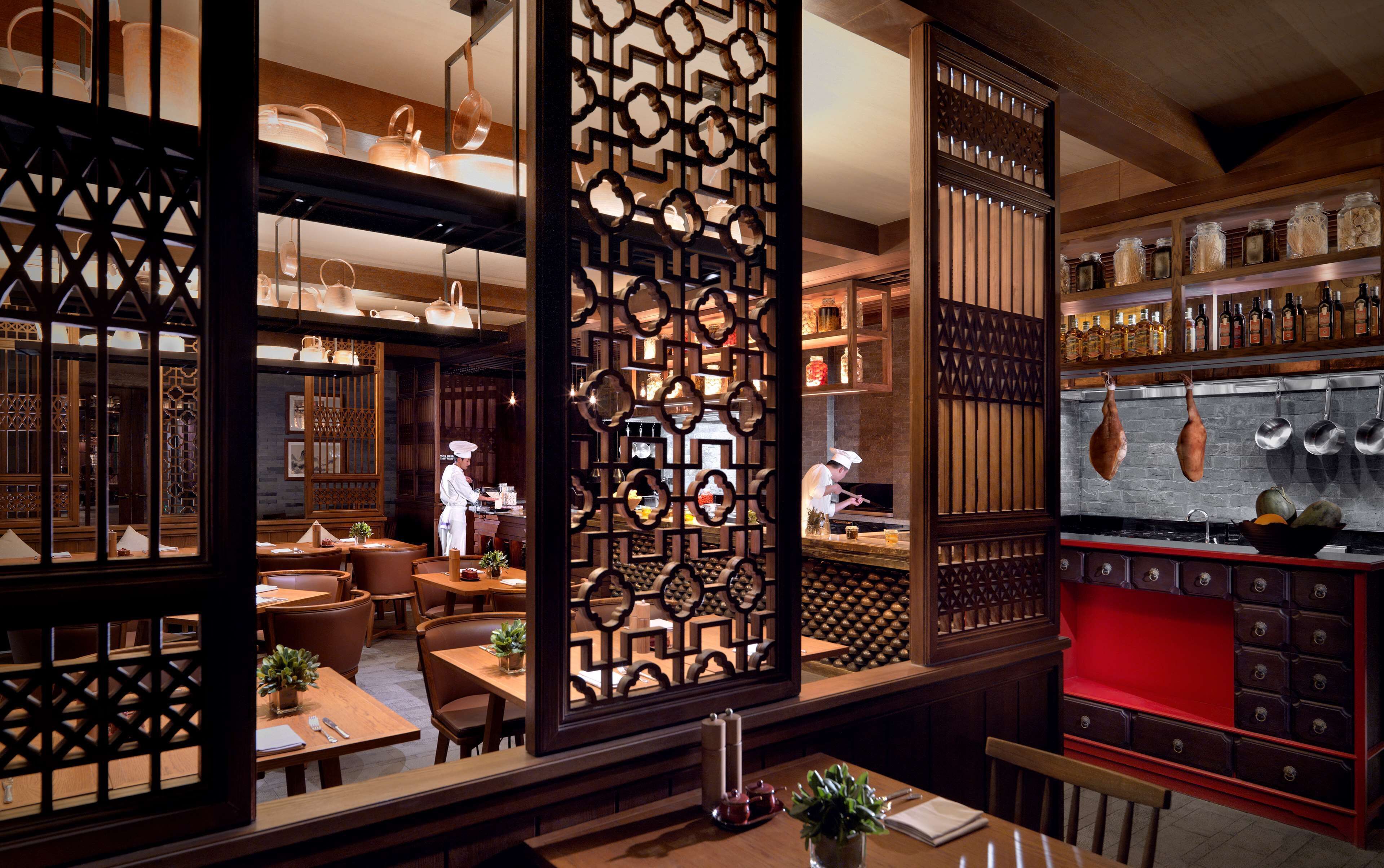 6 restaurants, breakfast, lunch, dinner served; italian cuisine