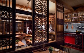 6 restaurants; breakfast, lunch, and dinner served - Jinmao Purelax Lijiang (Lijiang)
