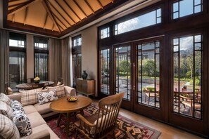 Premium bedding, minibar, in-room safe, desk