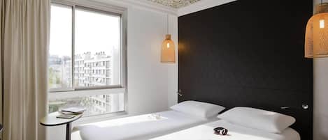 Skrivebord, wi-fi (inkludert) og sengetøy